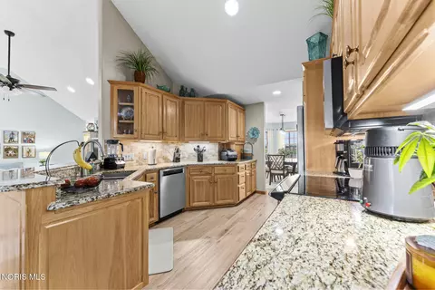 Kitchen - 23959 W Walbridge Rd, Curtice, OH 43412 photo 1 of 4