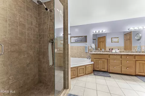 Bath - 23959 W Walbridge Rd, Curtice, OH 43412 photo 5 of 7