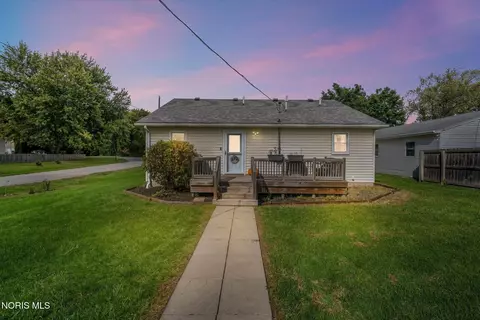 2704 Portland St, Oregon, OH 43616