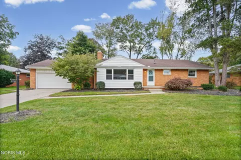 3733 Cherry Wood Ln, Toledo, OH 43615