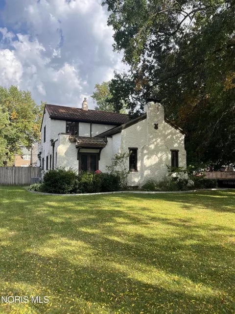 2304 Drummond Rd, Toledo, OH 43606