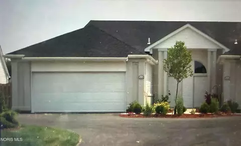 908 Hilltop Ln, Toledo, OH 43615