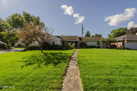 Exterior - 255 E Yates Ave, Findlay, OH 45840 photo 4 of 10