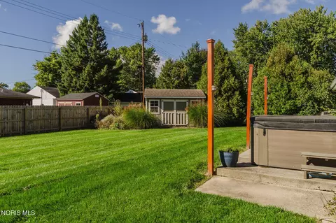 Exterior - 255 E Yates Ave, Findlay, OH 45840 photo 6 of 10