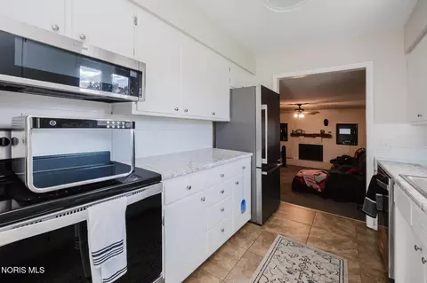 Kitchen - 255 E Yates Ave, Findlay, OH 45840 photo 3 of 3