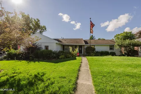 Exterior - 255 E Yates Ave, Findlay, OH 45840 photo 3 of 10