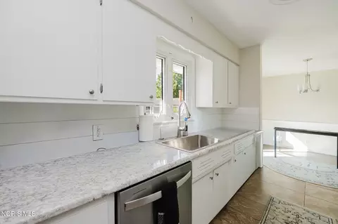 Kitchen - 255 E Yates Ave, Findlay, OH 45840 photo 1 of 3