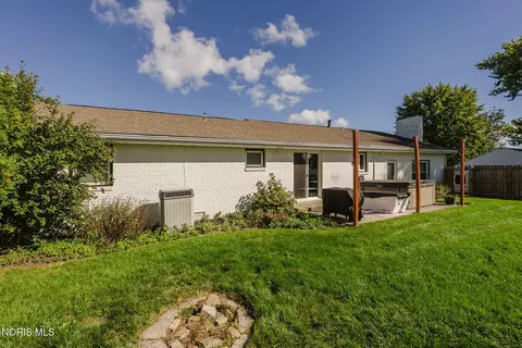 Exterior - 255 E Yates Ave, Findlay, OH 45840 photo 9 of 10