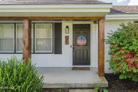 Exterior - 255 E Yates Ave, Findlay, OH 45840 photo 2 of 10