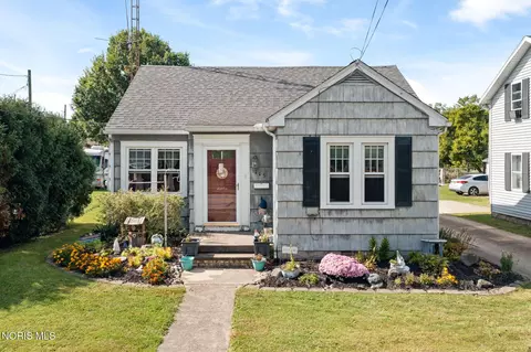 115 N Benton St, Oak Harbor, OH 43449