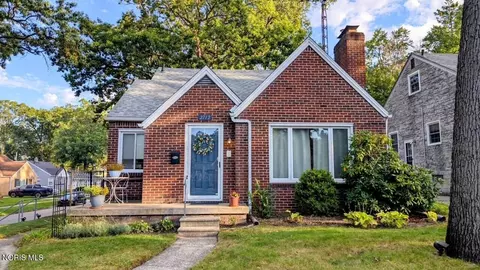 2712 Grantwood Dr, Toledo, OH 43613