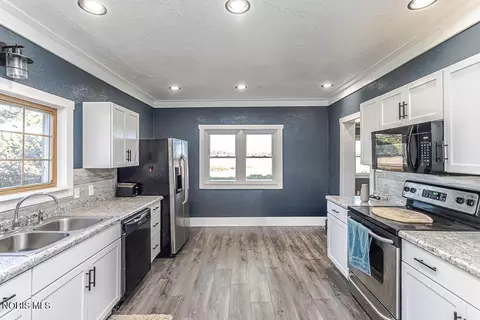 Kitchen - 06358 County Road H, Edon, OH 43518 photo 1 of 4
