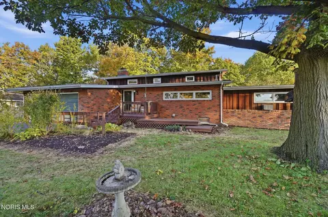 6420 Hilltop Ln, Maumee, OH 43537
