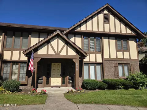 6530 Kingsbridge Dr #C2, Sylvania, OH 43560