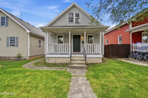 231 Elm St, Rossford, OH 43460
