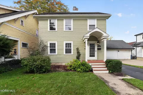 5653 Fairview Dr, Sylvania, OH 43560
