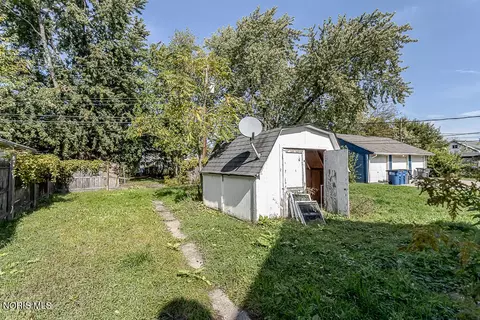 Exterior - 427 Everett St, Toledo, OH 43608 photo 2 of 3