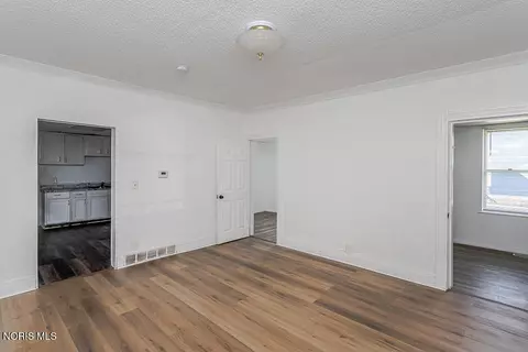 Living - 427 Everett St, Toledo, OH 43608 photo 1 of 1