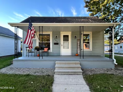 523 W North St, Fostoria, OH 44830