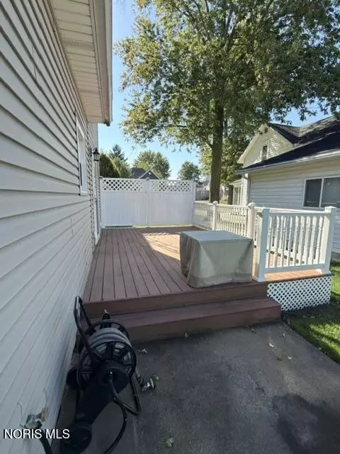 Exterior - 124 W Maple St, Deshler, OH 43516 photo 4 of 8