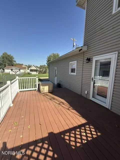 Exterior - 124 W Maple St, Deshler, OH 43516 photo 3 of 8