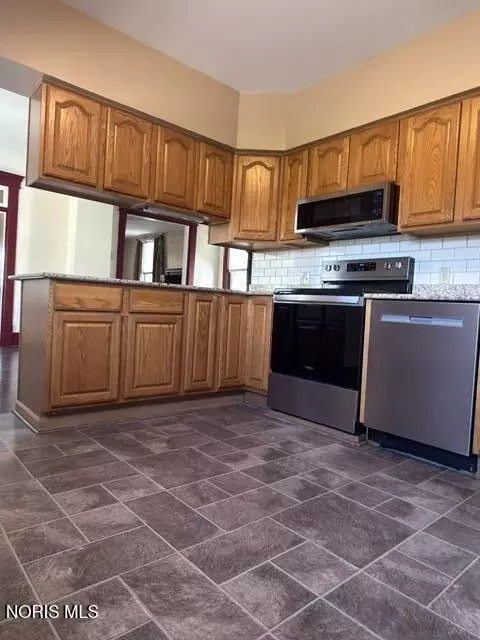 Kitchen - 124 W Maple St, Deshler, OH 43516 photo 3 of 7