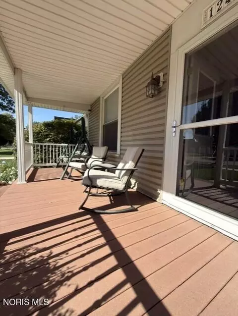 Exterior - 124 W Maple St, Deshler, OH 43516 photo 2 of 8