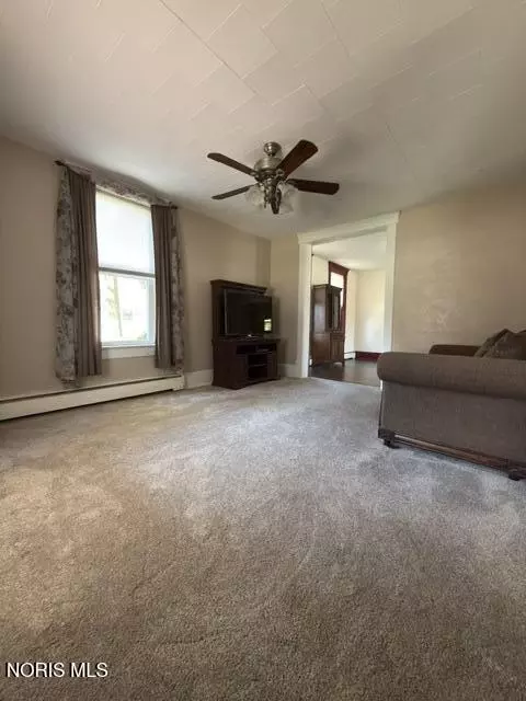 Living - 124 W Maple St, Deshler, OH 43516 photo 4 of 8