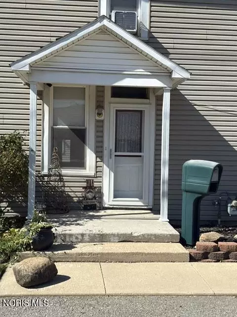 Exterior - 124 W Maple St, Deshler, OH 43516 photo 7 of 8