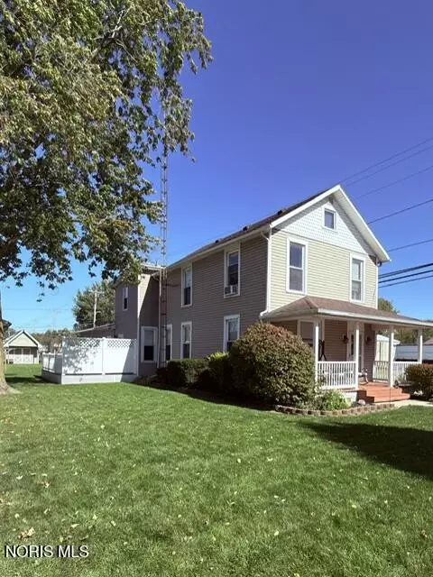 Exterior - 124 W Maple St, Deshler, OH 43516 photo 6 of 8
