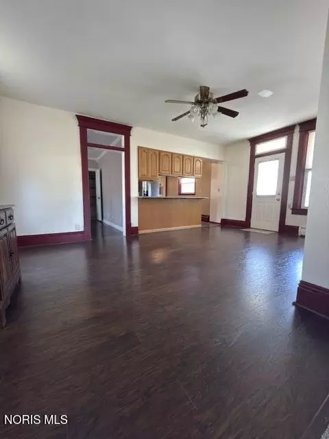 Living - 124 W Maple St, Deshler, OH 43516 photo 3 of 8