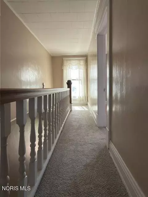 Entry Way - 124 W Maple St, Deshler, OH 43516 photo 5 of 8