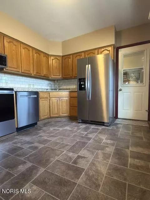 Kitchen - 124 W Maple St, Deshler, OH 43516 photo 2 of 7