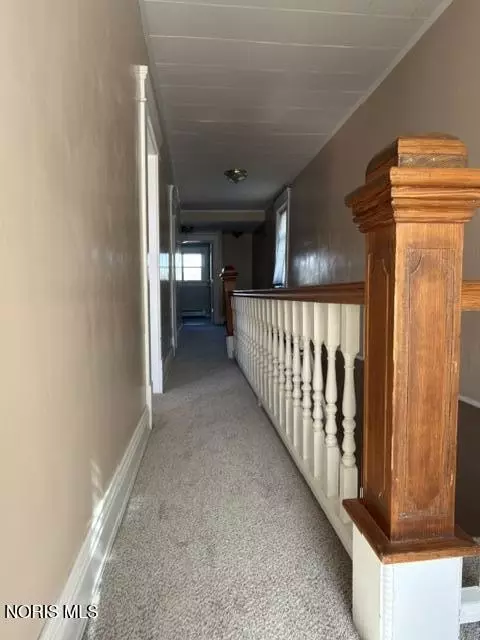 Entry Way - 124 W Maple St, Deshler, OH 43516 photo 4 of 8