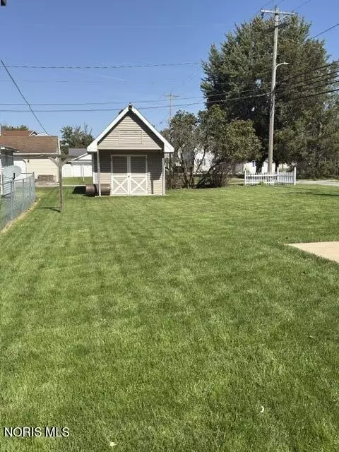 Exterior - 124 W Maple St, Deshler, OH 43516 photo 5 of 8