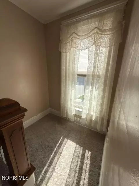 Entry Way - 124 W Maple St, Deshler, OH 43516 photo 3 of 8