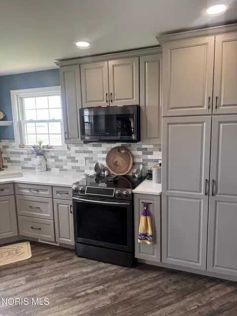 Kitchen - 10538 County Highway 330, Upper Sandusky, OH 43351 photo 3 of 9