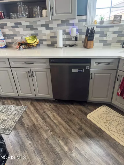 Kitchen - 10538 County Highway 330, Upper Sandusky, OH 43351 photo 6 of 9