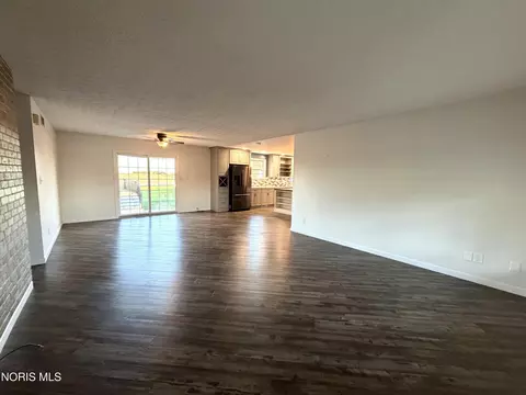 Living - 10538 County Highway 330, Upper Sandusky, OH 43351 photo 3 of 7