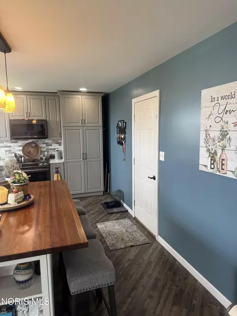 Kitchen - 10538 County Highway 330, Upper Sandusky, OH 43351 photo 7 of 9