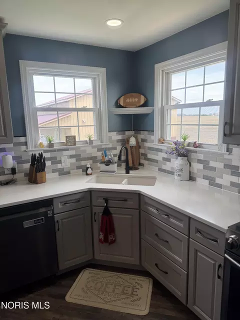 Kitchen - 10538 County Highway 330, Upper Sandusky, OH 43351 photo 5 of 9