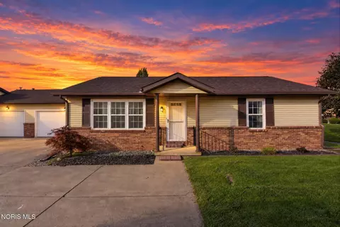 7 Edith Ct, Bowling Green, OH 43402