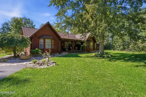 6325 Devils Hole Rd, Pemberville, OH 43450