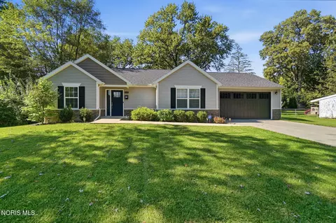 2909 E Lincolnshire Blvd, Toledo, OH 43606