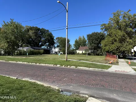 758 Yondota St, Toledo, OH 43605