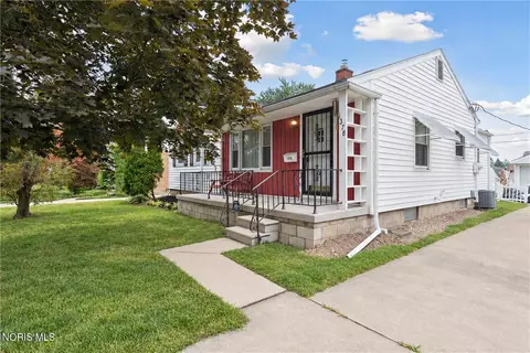 1378 June Dr, Maumee, OH 43537