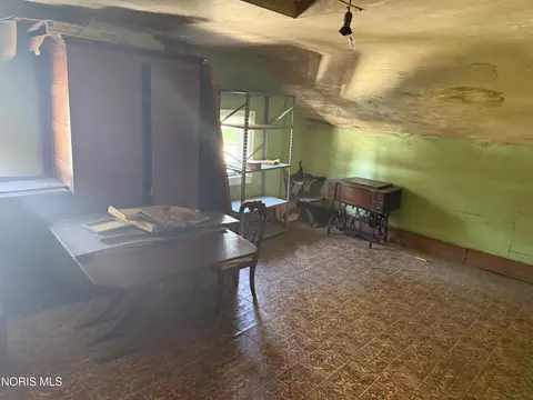 Bedroom - 437 Caldwell St, Bradner, OH 43406 photo 1 of 5