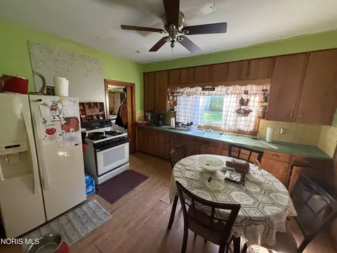 Kitchen - 437 Caldwell St, Bradner, OH 43406 photo 1 of 2