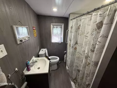 Bath - 437 Caldwell St, Bradner, OH 43406 photo 1 of 1