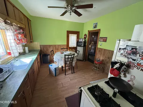 Kitchen - 437 Caldwell St, Bradner, OH 43406 photo 2 of 2